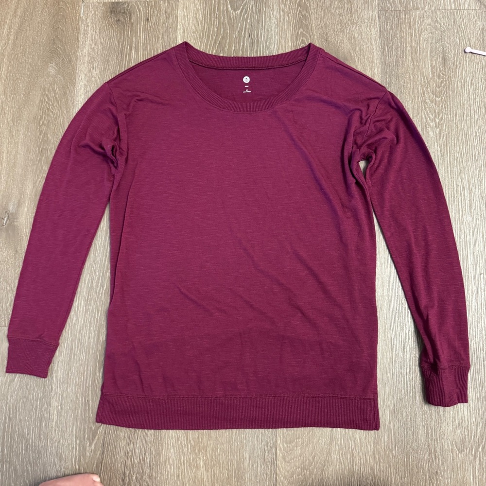 SO Long Sleeve Tee Women Medium Burgundy Relaxed Slub Knit Crew Neck
